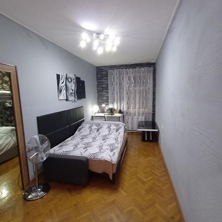 Apartament Venge -Cale Mieszkanie 46M2 Na Wylacznosc - Z Jedna Sypialnia I Jednym Sypialno-Salonem -3 Pietro Bez Windy- Rezerwacja Bez Karty Kredytowej-Klimatyzacja-Netflix-2 Lozeczka Dzieciece- Bezplatny Parking Publiczny Βρότσλαβ Εξωτερικό φωτογραφία